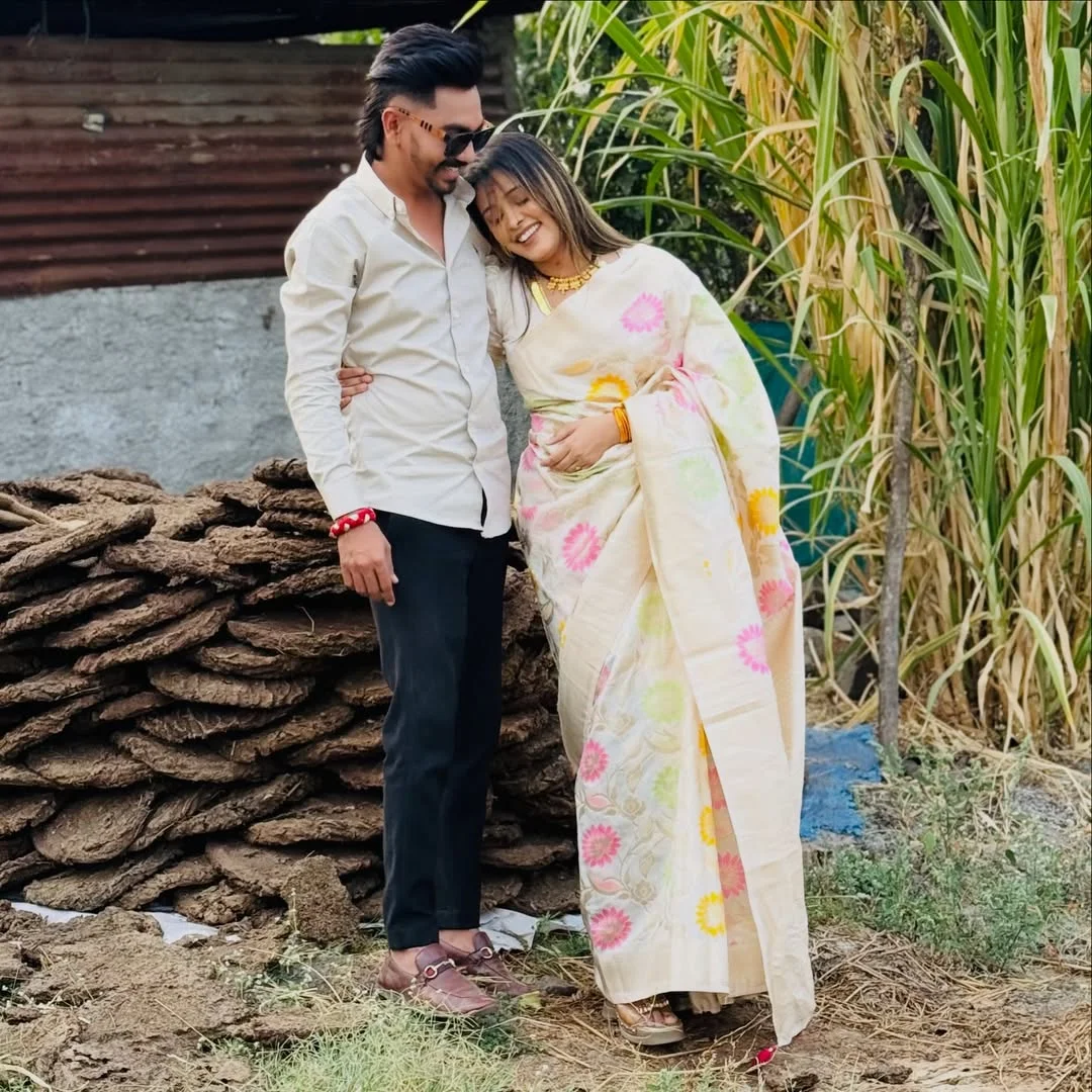 Photo by ⚜️विकी रेखा विजयशेठ भदाणे ⚜️VB on February 17, 2026. May be an image of people kissing, sugarcane and text.