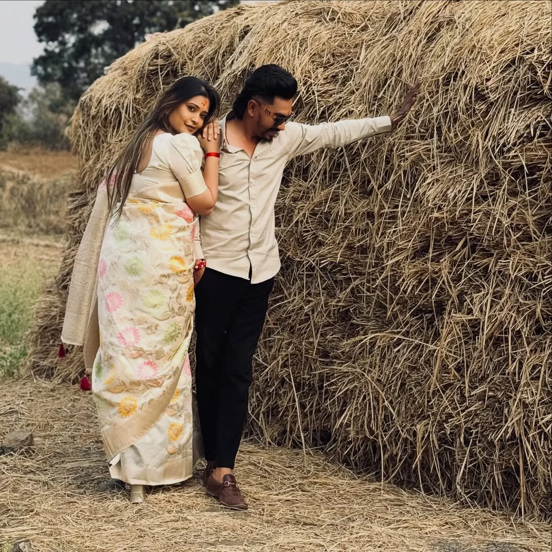 Photo shared by ⚜️विकी रेखा विजयशेठ भदाणे ⚜️VB on February 15, 2026 tagging @_official_aartithorve29_. May be an image of one or more people, makeup, wedding, grass and text.