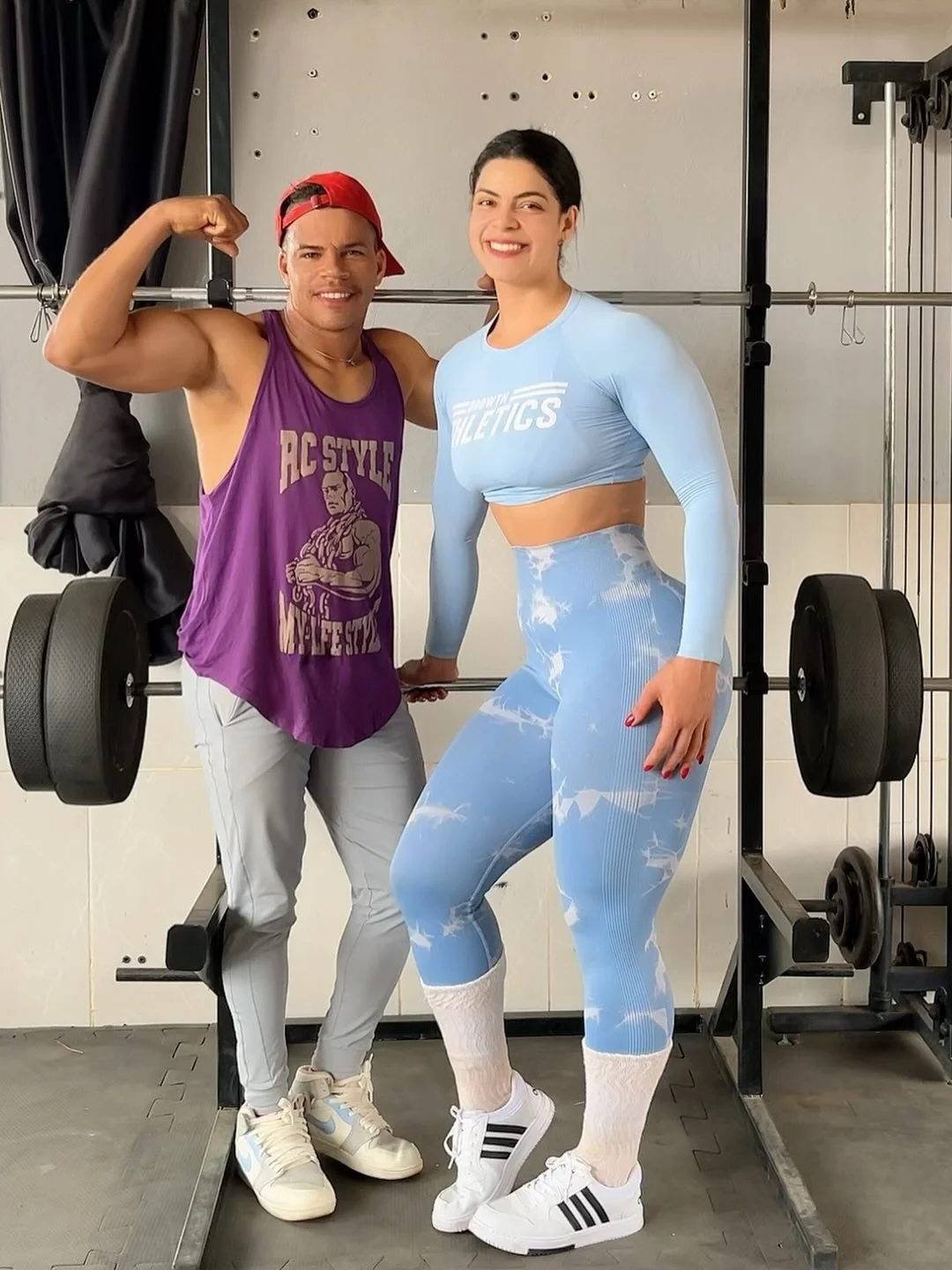 Photo by Amanda Martins da Silva/Treino em Casa on February 17, 2026. May be an image of one or more people, biceps, people bodybuilding, activewear, sportswear and text that says 'TLETTCS RCSTYL RC'.