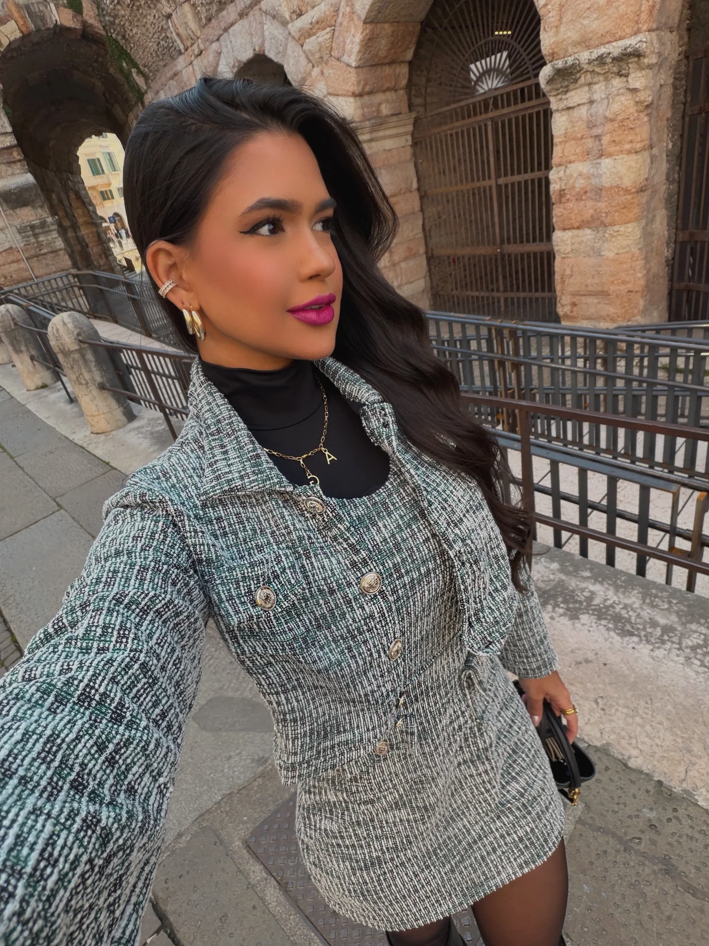 Photo by Amanda Gomes on March 25, 2026. May be an image of dress, turtleneck, Piazza di Spagna and text.