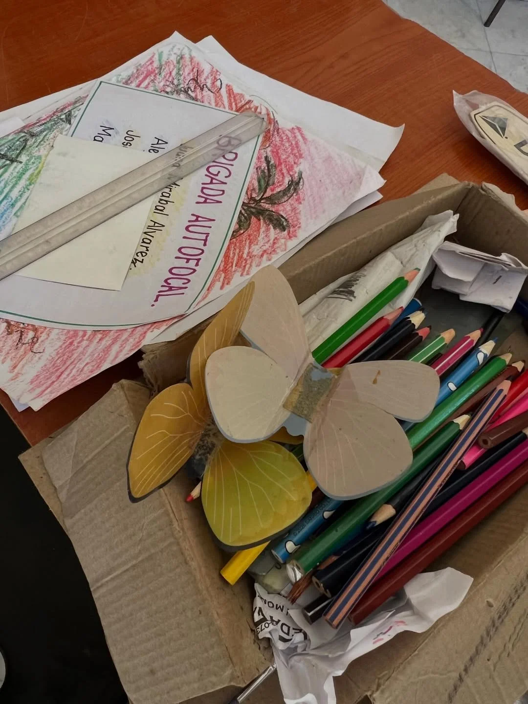 Photo by IFCO on March 28, 2026. May be an image of butterfly, ruler, eraser, pencil, pen and text that says 'Ma 0 Μα Jos: Ale airabal tirabal Pa มอด BRIGADA Alvarez Alvarez AUTOFOCAL LOt LO'.