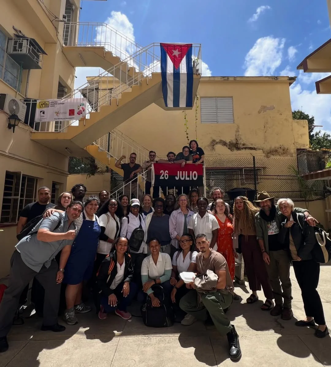 Photo by IFCO on March 26, 2026. May be an image of one or more people, people standing, flag and text that says '26JULIO M MU'.