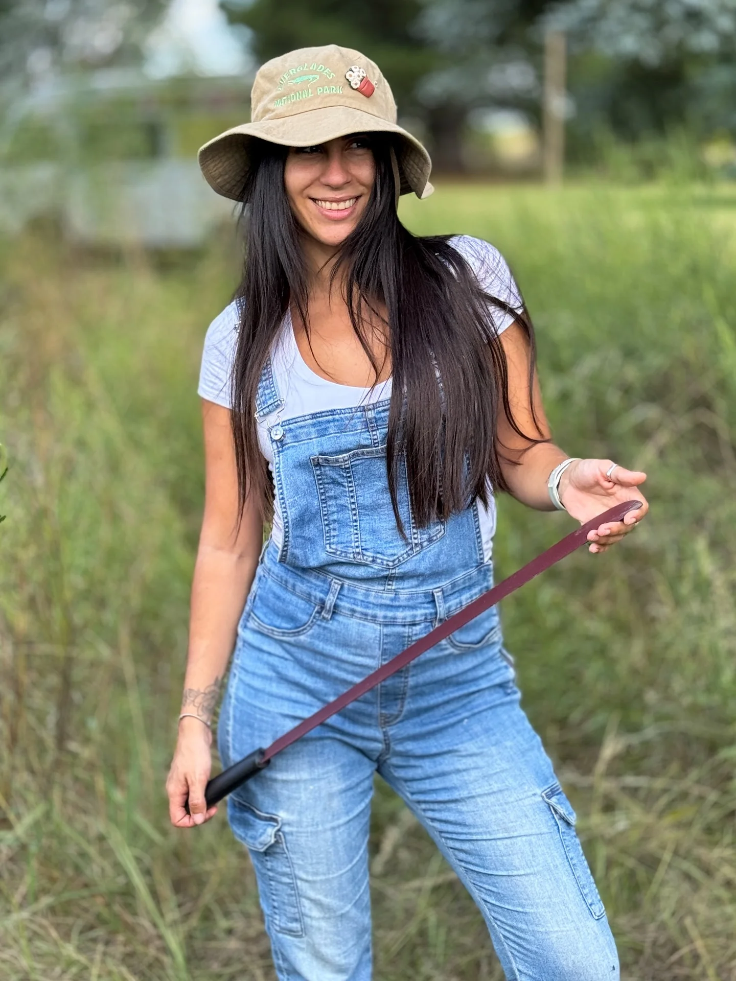 Photo by 𝗙𝐞𝐫 𝐌𝐮𝐠𝐫𝐚𝐛𝐢 on February 26, 2026. May be an image of stick, outdoors and text.