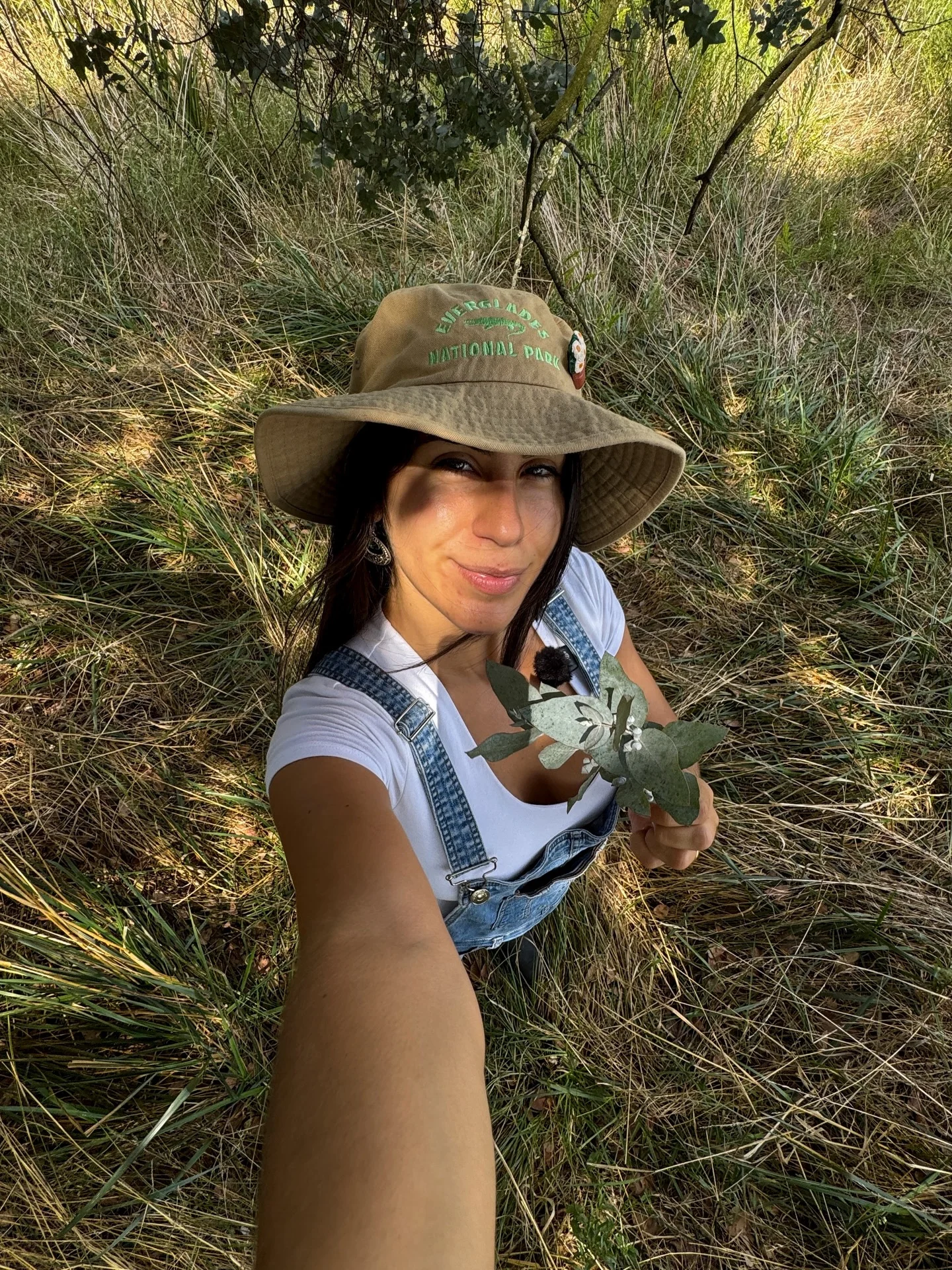 Photo by 𝗙𝐞𝐫 𝐌𝐮𝐠𝐫𝐚𝐛𝐢 on February 26, 2026. May be an image of grass and text.