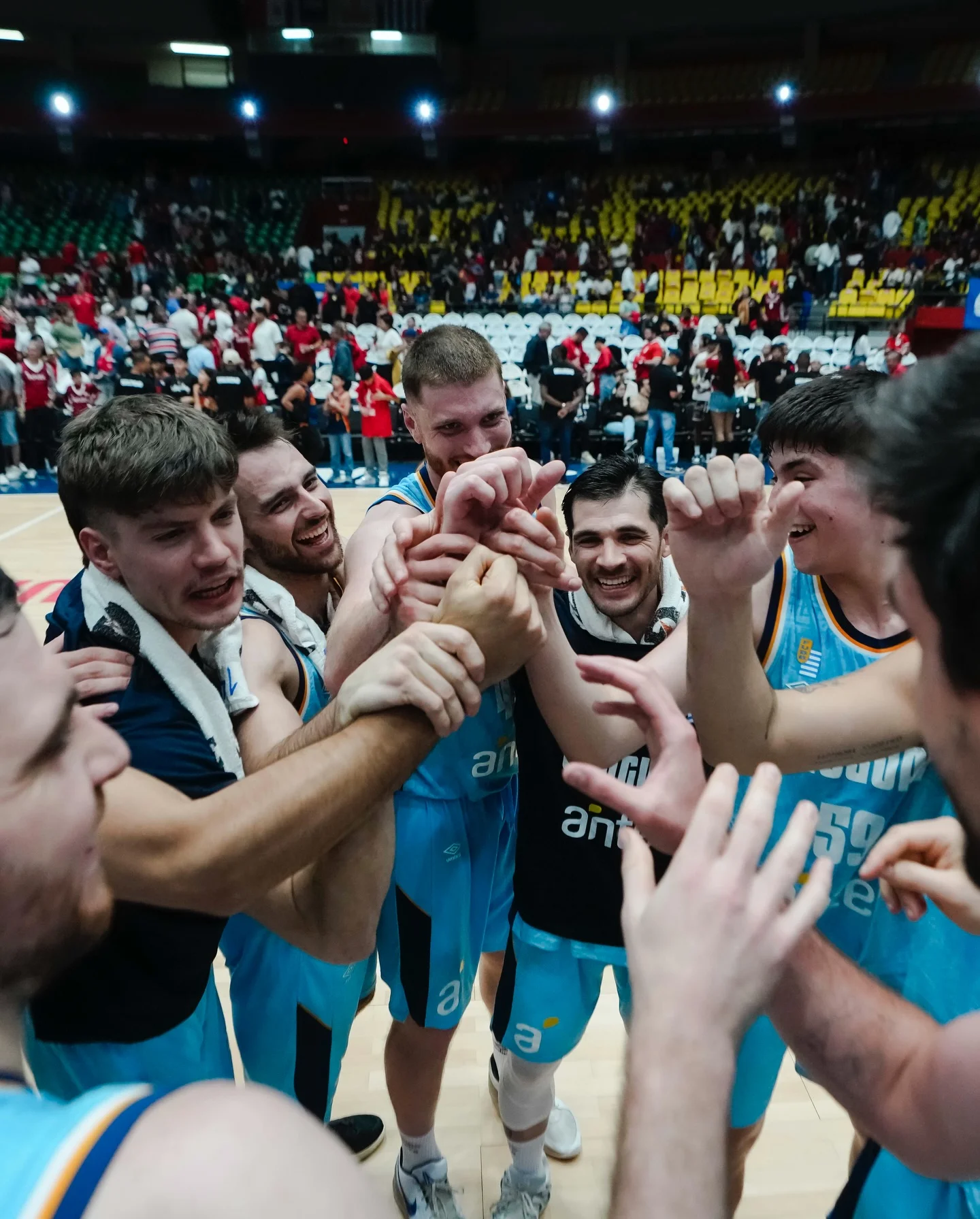 Photo by FIBA AmeriCup on March 04, 2026. May be an image of basketball and text that says 'H ant JUUP U 50'.