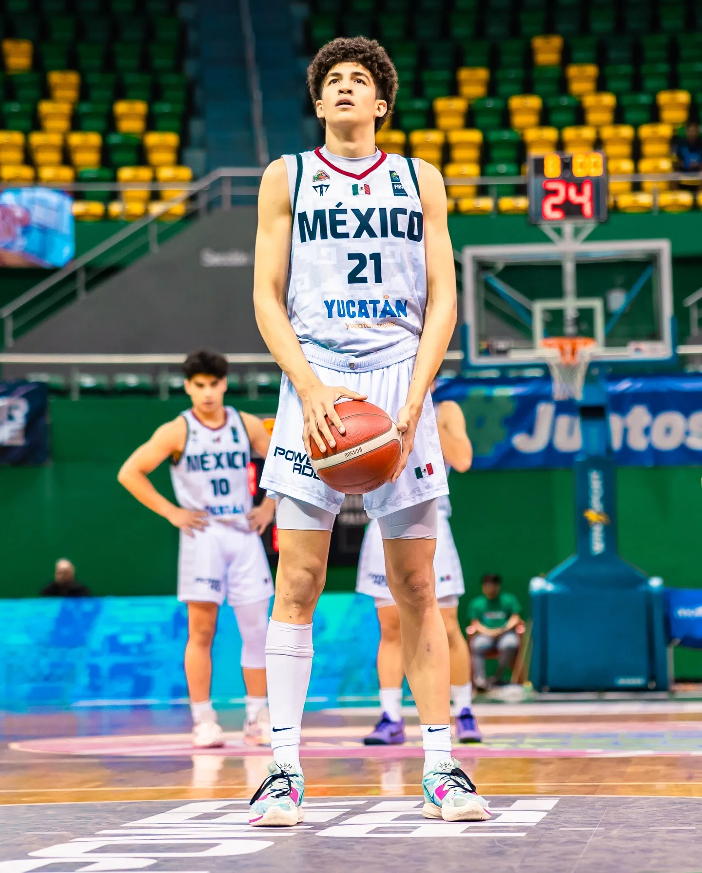 Photo by FIBA AmeriCup on March 24, 2026. May be an image of basketball, ball, basketball court, stadium and text that says '꼭 MÉXICO 21 YUCATAN ជាក្នំ 24 ΝΕΧΙΙ 10 4EPbl POWB PONOL RO Ju Juito ito'.