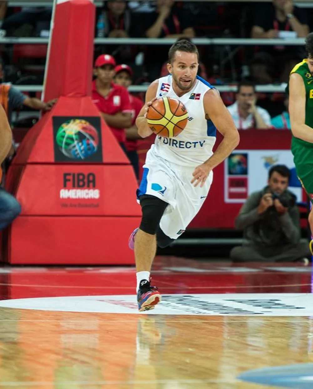 Photo by FIBA AmeriCup on March 25, 2026. May be an image of basketball and text that says 'E o DIRECTV FIBA AMERICAS W M'.