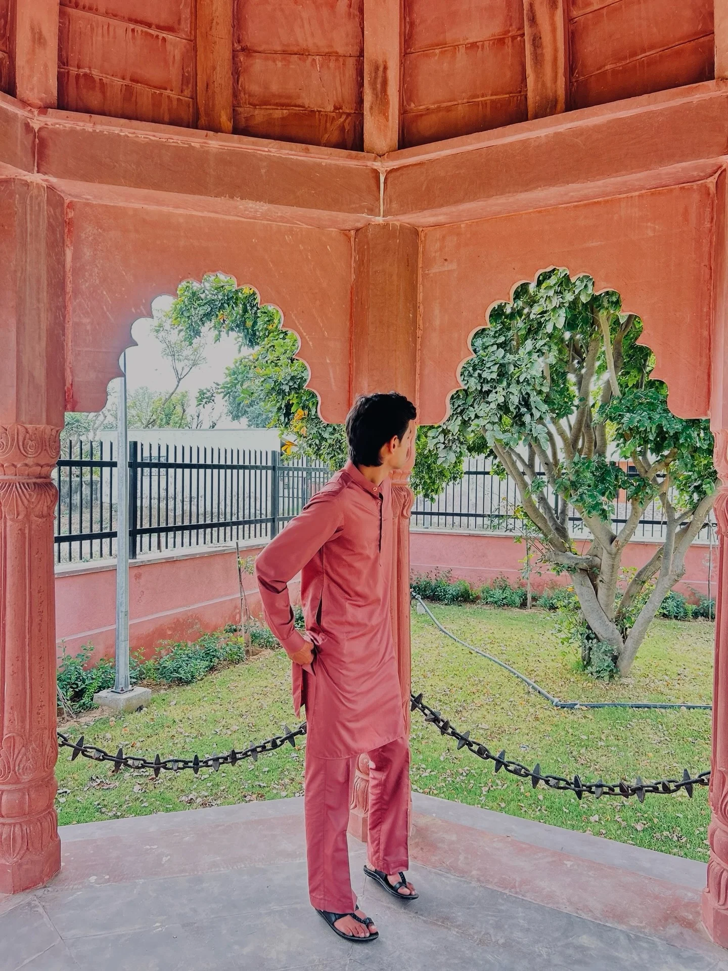 Photo by 𝐀𝐌𝐌𝐔𝐔18 🇮🇳 on March 21, 2026. May be an image of standing, the Taj Mahal and text.