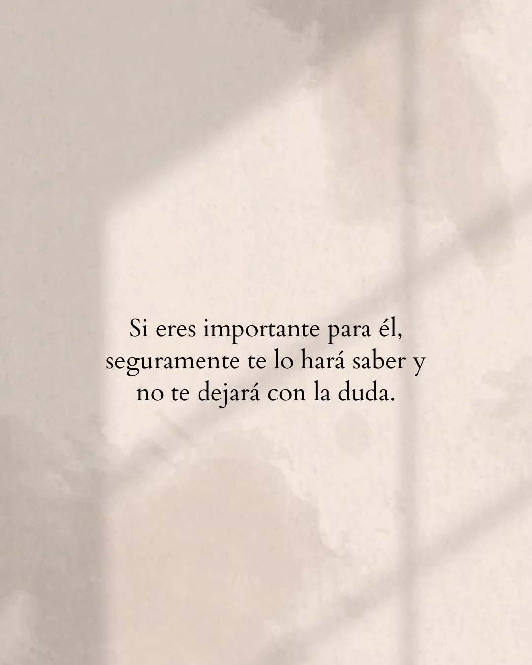 Photo by Luz en letras on February 19, 2026. May be a meme of text that says 'Si eres importante para él, seguramente te lo hará saber y no dejará con la duda.'.