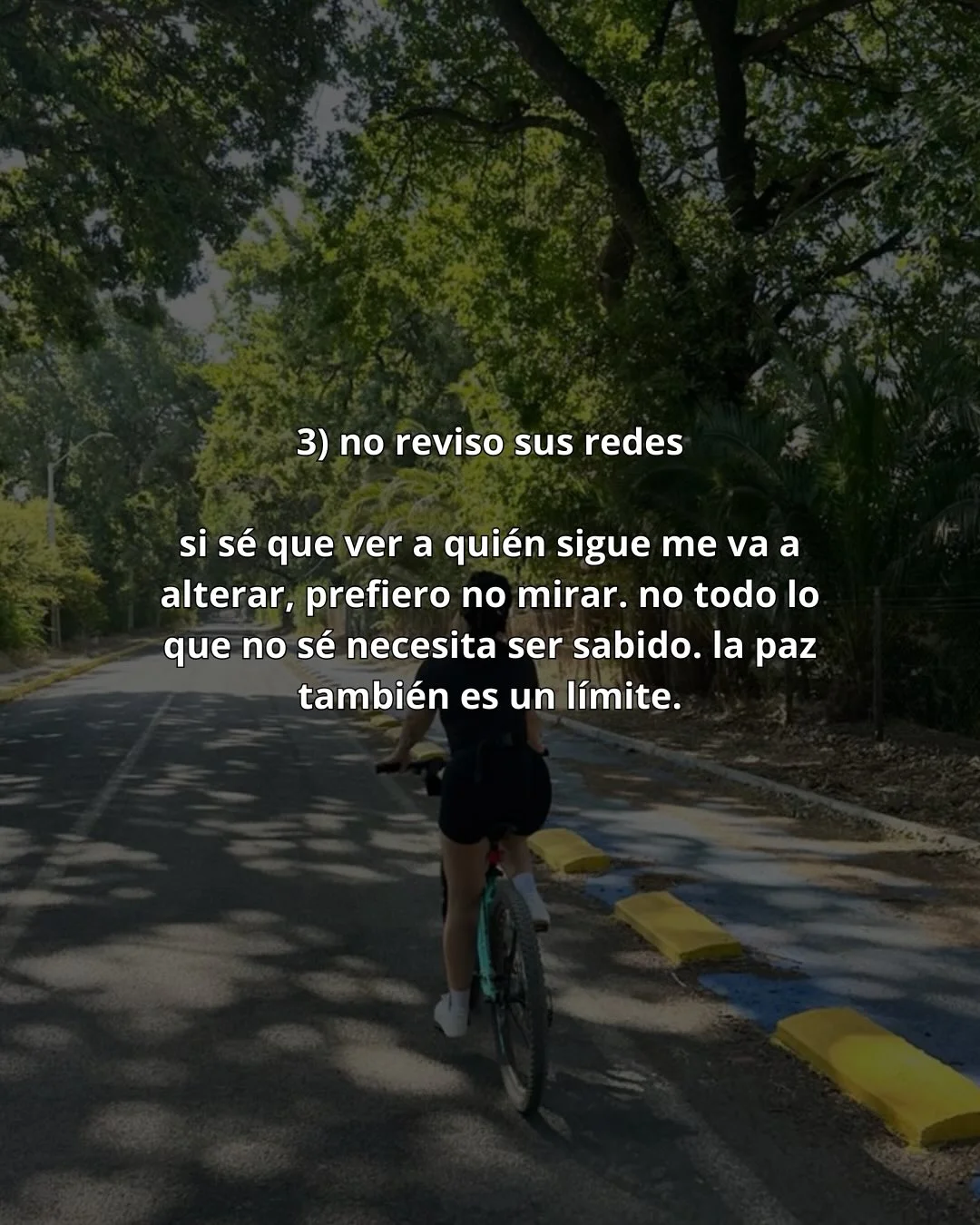 Photo by Luz en letras on February 21, 2026. May be a meme of bicycle, pie, outdoors and text that says '3) no reviso sus redes si sé que ver a quién sigue me va a alterar, prefiero no mirar. no todo lo que no sé necesita ser sabido. quenosénecesitasersabido.lapaz la paz también es un límite.'.