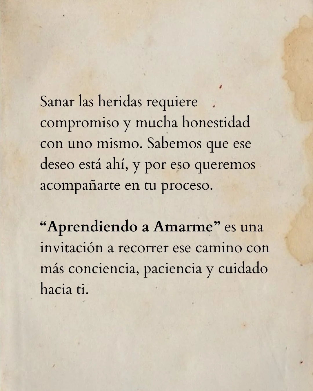 Photo by Luz en letras on February 23, 2026. May be a doodle of text that says 'Sanar las heridas requiere compromiso y mucha honestidad con uno mismo. Sabemos que ese deseo está ahí, y por eso queremos acompañarte en tu proceso. "Aprendiendo a Amarme" es una invitación a recorrer ese caminc camino con más conciencia, paciencia y cuidado hacia ti.'.